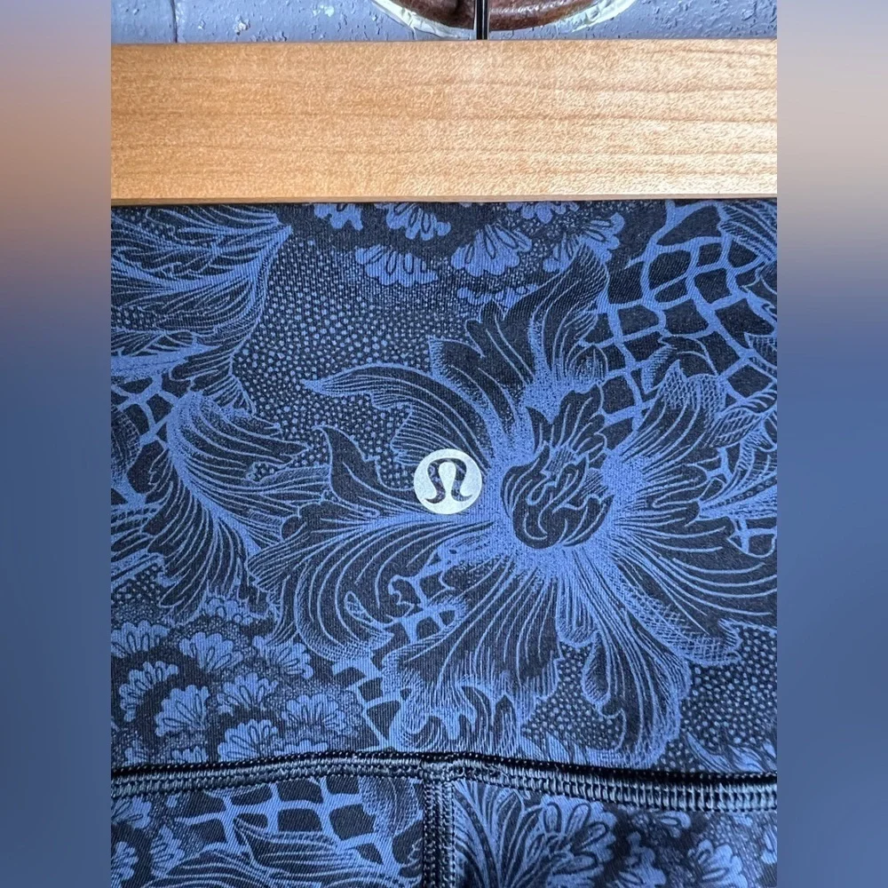 Lululemon Wunder Under Hi-Rise 1/2 Tight *Full-On Luxtreme 17 size 4